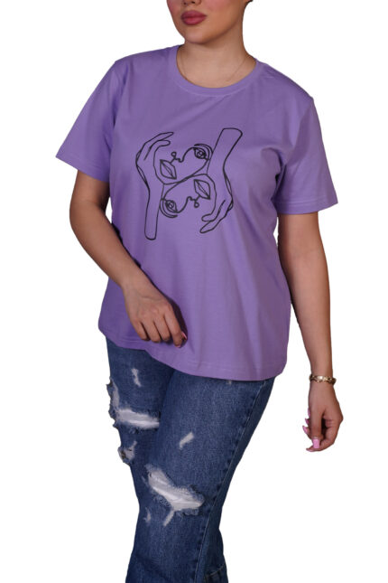 تیشرت زنانه با طراحی مینیمال